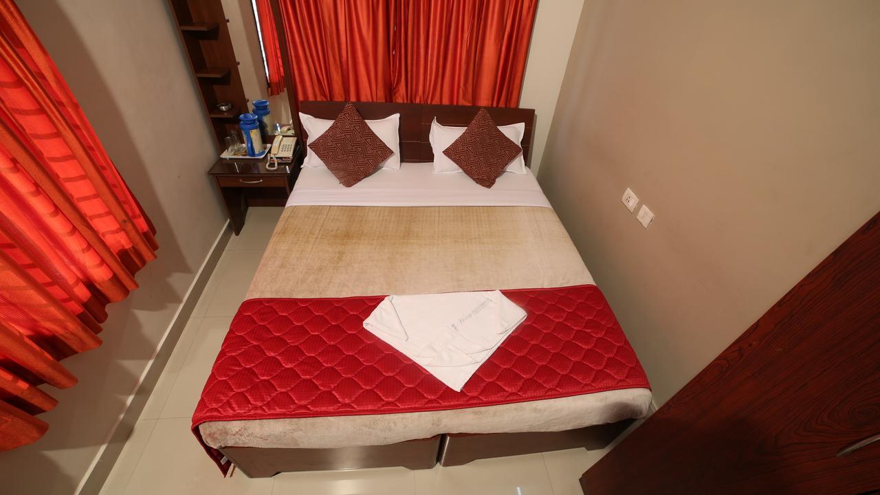 Hotel I-Way Residency Perungudi Chennai Esterno foto
